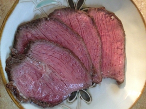 Look at how wonderful this sliced beef looks! Incredibly juice and perfectly cooked. Yummy!